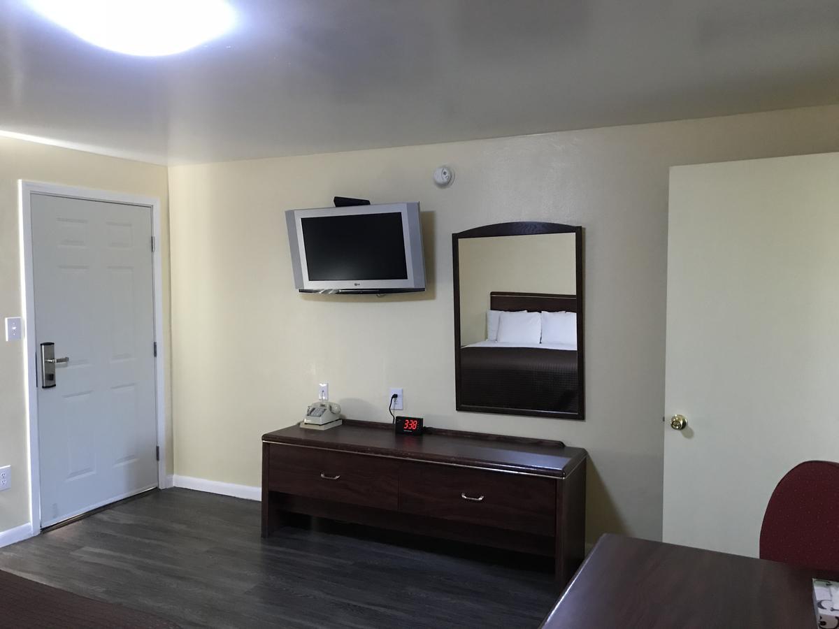 Relax Inn Of Medford Exterior foto